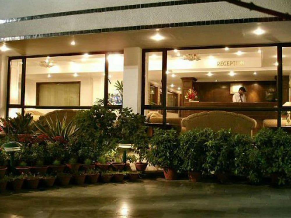 Hotel Vaibhav Варанаси Экстерьер фото