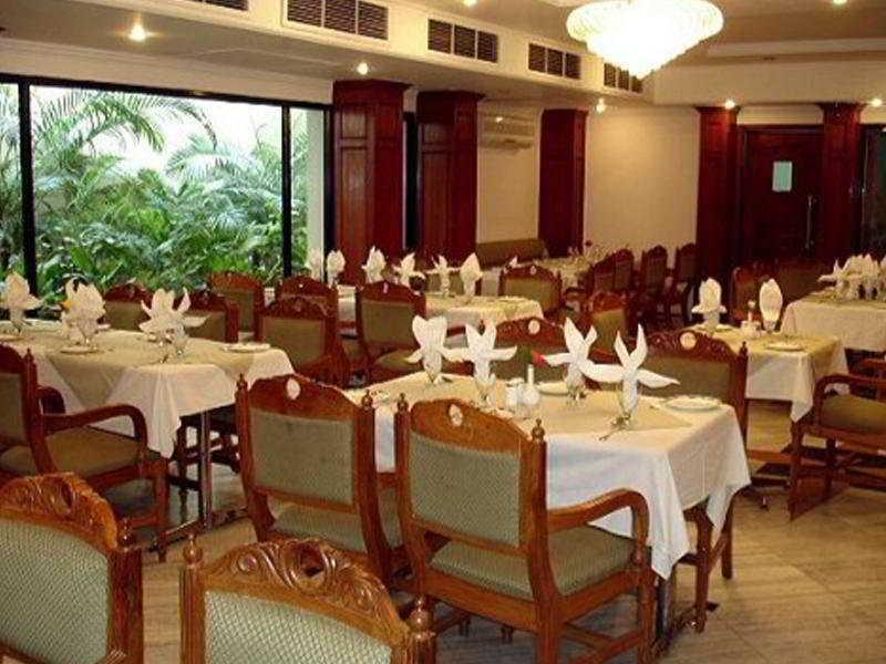 Hotel Vaibhav Варанаси Экстерьер фото