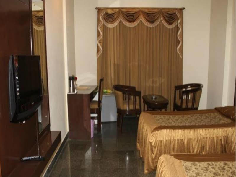 Hotel Vaibhav Варанаси Экстерьер фото