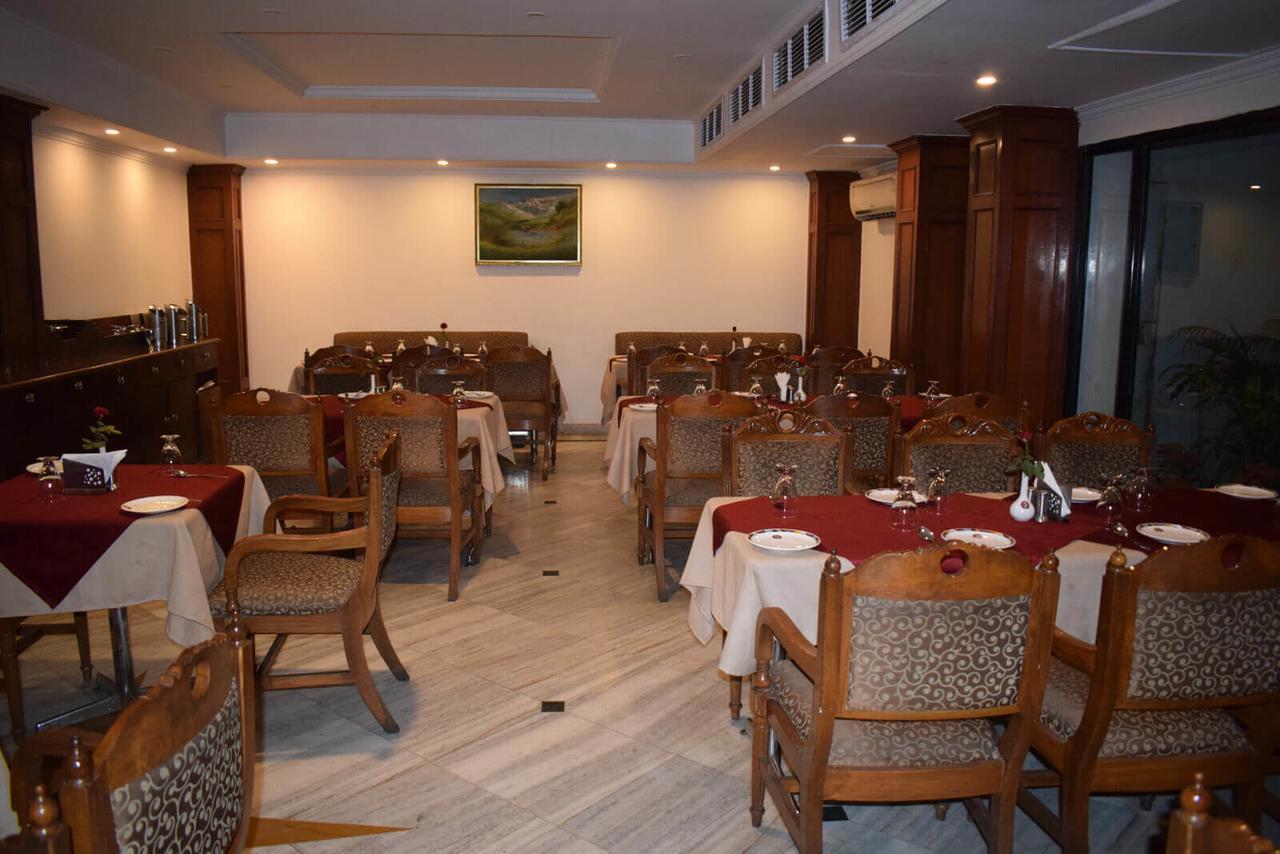 Hotel Vaibhav Варанаси Экстерьер фото