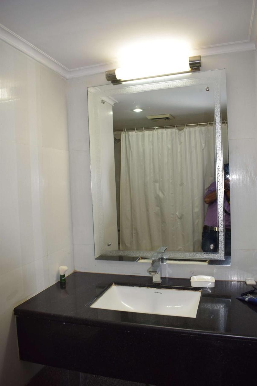 Hotel Vaibhav Варанаси Экстерьер фото