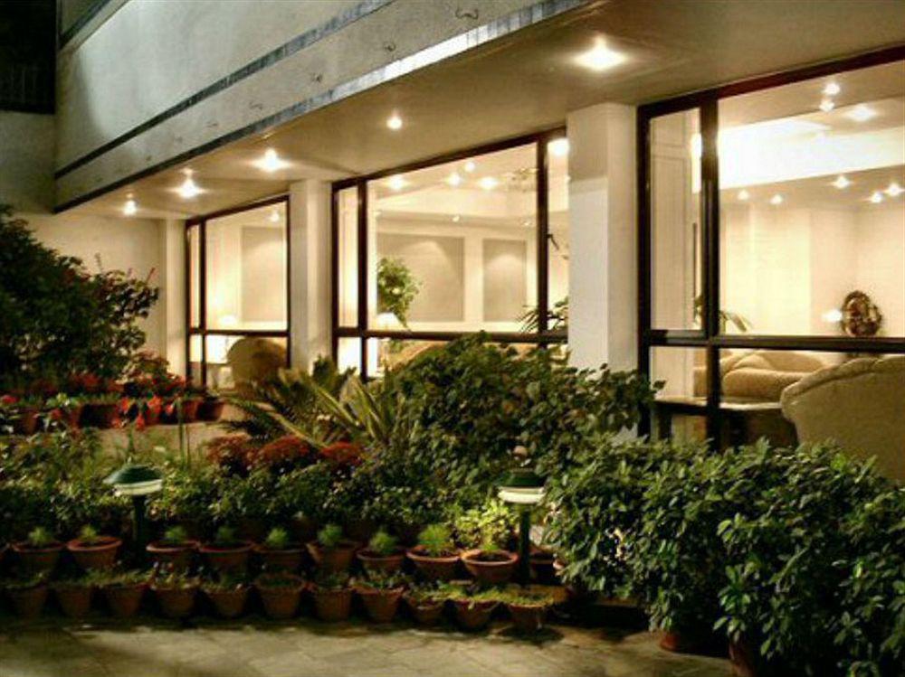 Hotel Vaibhav Варанаси Экстерьер фото
